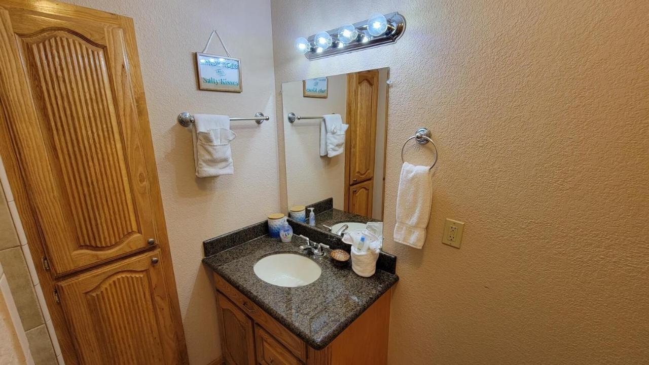 Cozy 2 Bedroom With Big Pool - Campeche Triplex Unit C Home Саут Падре Алънд Екстериор снимка