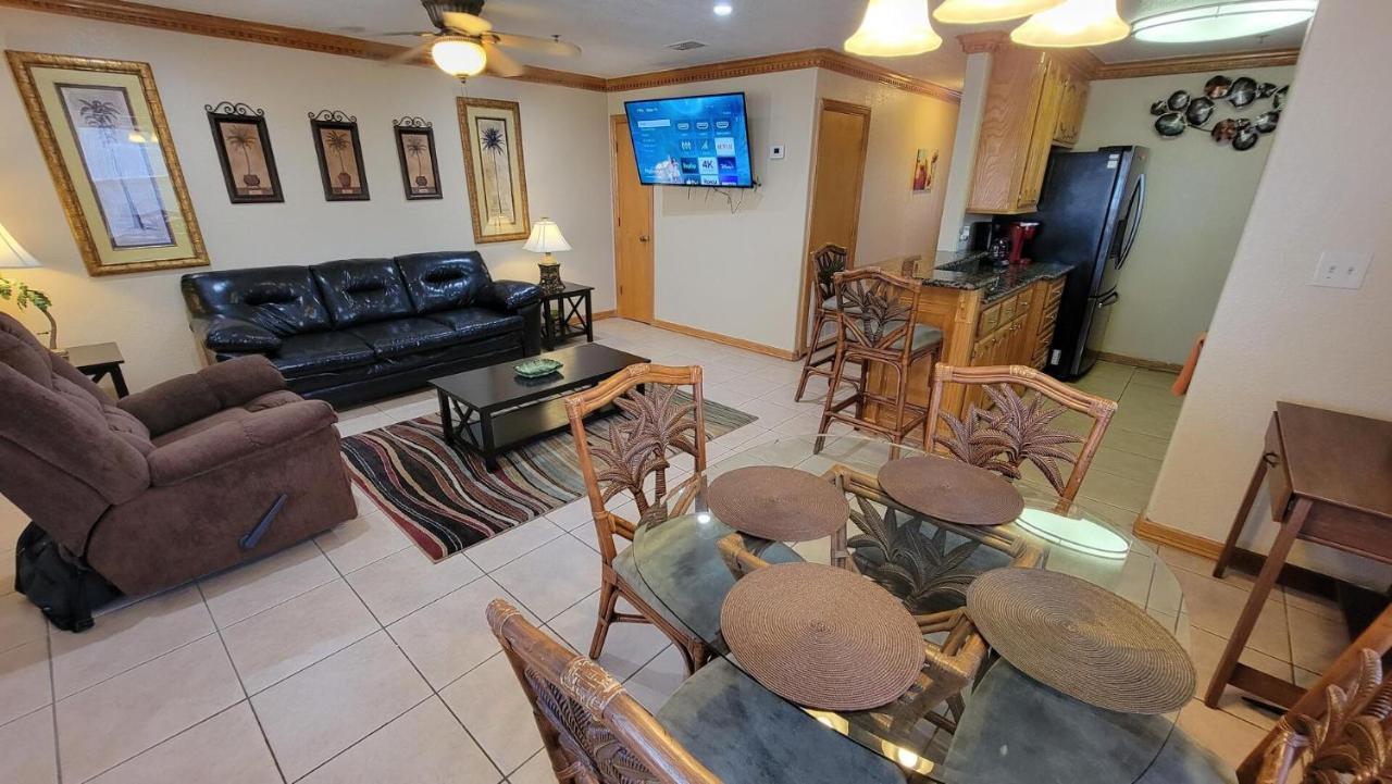 Cozy 2 Bedroom With Big Pool - Campeche Triplex Unit C Home Саут Падре Алънд Екстериор снимка